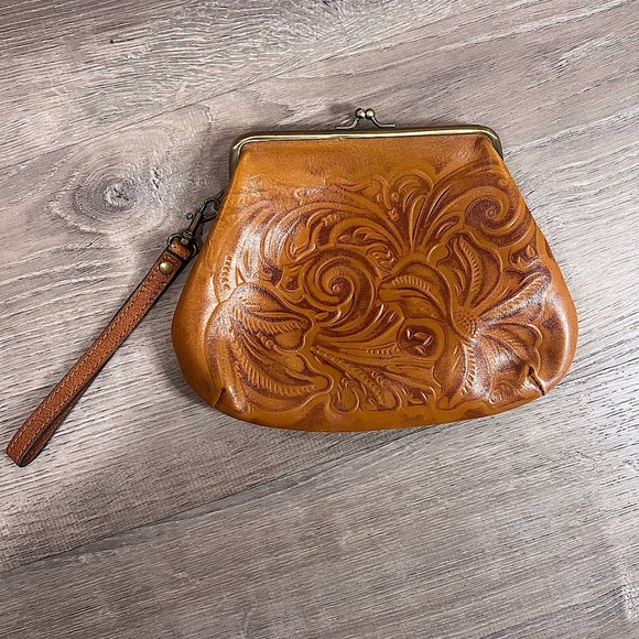 PATRICIA NASH Chesnut Brown Savena Burnished Tooled Leather Kiss-Lock Wristlet - Picture 4 of 12